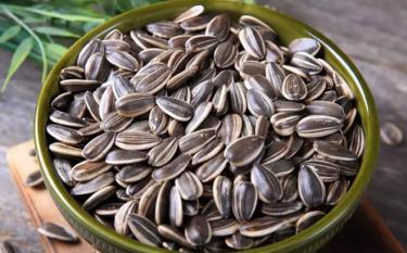 Hạt hướng dương là nguồn cung cấp vitamin E tuyệt vời. (Ảnh minh hoạ)