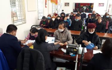 Phát lương hưu tại phường Xuân Đỉnh, quận Bắc Từ Liêm, Hà Nội.