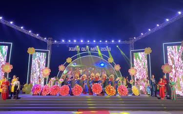 Một tiết mục tại Chương trình nghệ thuật đêm giao thừa tại Quảng trường 19/8.