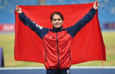 Hồng Lệ giành HC bạc chạy 10.000 m tại SEA Games 31 ở Việt Nam.