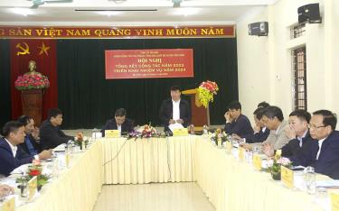 Đồng chí Giàng A Tông - Ủy viên Ban Thường vụ link vào dafabet ủy, Chủ tịch Ủy ban MTTQ link vào dafabet, Trưởng Đoàn công tác phát biểu chỉ đạo tại Hội nghị.