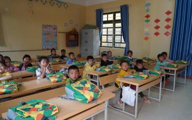 Một giờ học của học sinh Trường phổ thông dân tộc bán trú tiểu học và THCS Hồ Bốn, xã Hồ Bốn, huyện Mù Cang Chải.