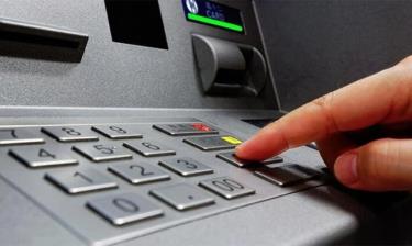 Hệ thống ATM phục vụ khách hàng 24/24 giờ trong ngày. (Ảnh minh họa)