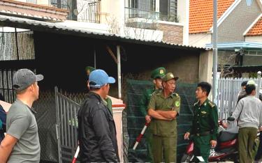 Cơ quan chức năng có mặt tại hiện trường vụ việc vào sáng 10-1, Ảnh: Insight Ninh Hòa.