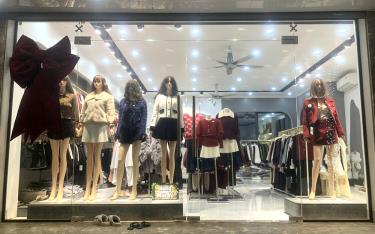 Shop thời trang Lương Phương Anh, tổ 6, phường Minh Tân phong phú về mẫu mã, chất liệu và mang đậm xu thế hiện đại