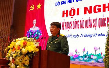 Đại tá Trần Công Ứng - Chỉ huy trưởng Bộ CHQS tỉnh phát biểu kết luận tại hội nghị.