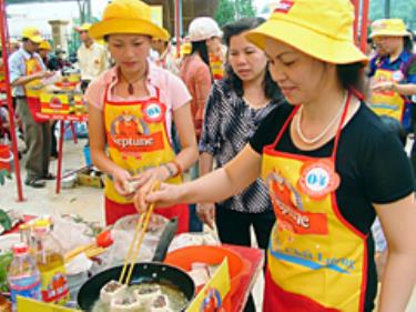 Hội thi Gia đình điểm 10 tổ chức tại thành phố Yên Bái thu hút đông đảo hội viên phụ nữ tham gia. (Ảnh: Thành Trung)