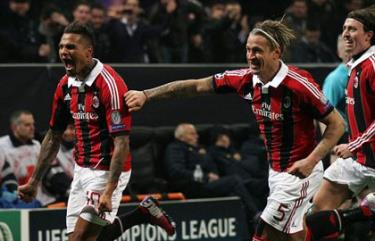 Milan giành được lợi thế rất lớn sau lượt đi.