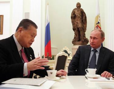 Cựu Thủ tướng Nhật Yoshiro Mori (trái) và Tổng thống Putin trong cuộc gặp tại điện Kremlin ngày 21.2