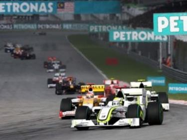 Các tay đua trên đường đua quốc tế Sepang.