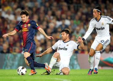 Cơ hội vào chung kết vẫn còn nguyên cho Barca và Real