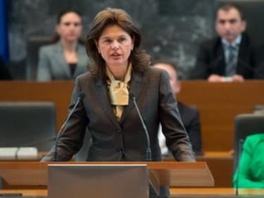 Bà Alenka Bratusek.