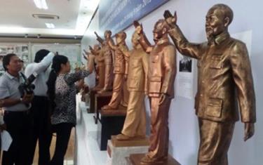 Các mẫu tượng đài Chủ tịch Hồ Chí Minh được trưng bày từ năm 2013