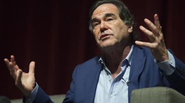 Đạo diễn Oliver Stone.