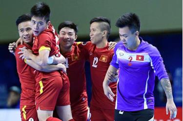 Không giữ được niềm vui đến hết trận, các cầu thủ futsal Việt Nam gặp khó ở tứ kết trước cường quốc futsal Nhật Bản.