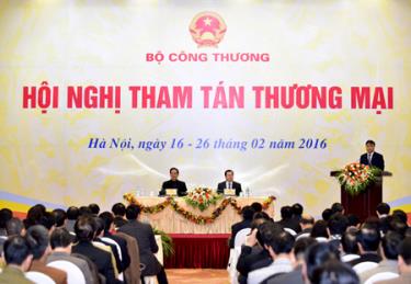 Thủ tướng Nguyễn Tấn Dũng chủ trì Hội nghị Tham tán thương mại 2016.