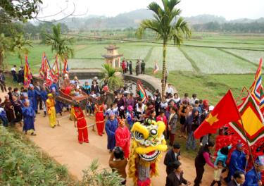 Nghi lễ rước nước trong Lễ hội đình Khả Lĩnh (Yên Bình). Ảnh Quang Tuấn