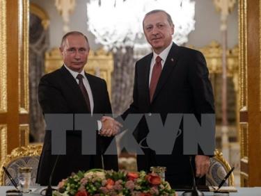 Tổng thống Nga Vladimir Putin trong cuộc gặp Tổng thống Thổ Nhĩ Kỳ Recep Tayyip Erdogan.