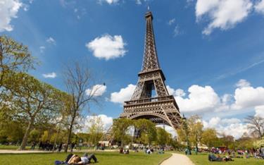 Tháp Eiffel là biểu tượng của nước Pháp.