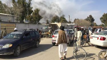 Khói đen từ hiện trường vụ đánh bom liều chết tại Afghanistan.