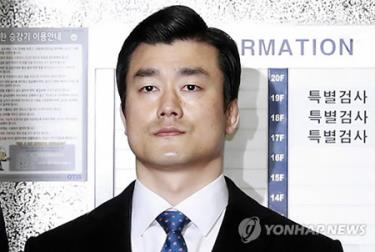 Ông Lee Young-seon, trợ lý của Tổng thống bị đình chỉ chức vụ Park Geun-hye.