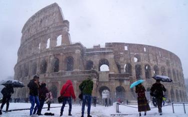 Thủ đô Roma, Italy chìm trong tuyết trắng.