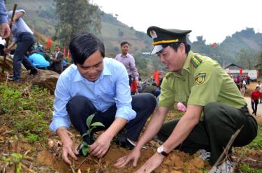 Sáng nay-10/2, 9/9 huyện, thị, phố trong tỉnh Yên Bái đồng loạt ra quân hưởng ứng 