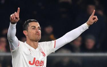 Ronaldo lập công, Juventus vẫn thua ngược cay đắng