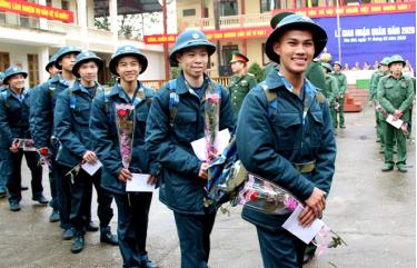 Niềm vui tân binh làm nghĩa vụ với Tổ quốc (Ảnh Thu Trang)