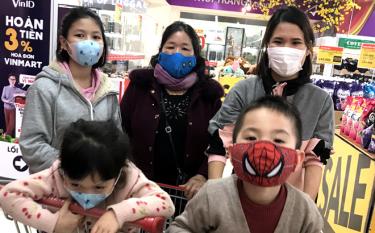 Người dân Yên Bái nêu cao ý thức phòng chống bệnh viêm đường hô hấp cấp dafabet chủng mới của vi rút Corona gây ra.