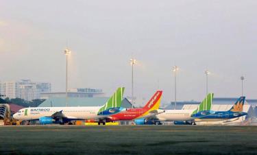 Cục Hàng không Việt Nam yêu cầu các hãng sớm đổi vé, hoàn vé cho khách bị ảnh hưởng bởi dịch Covid-19.