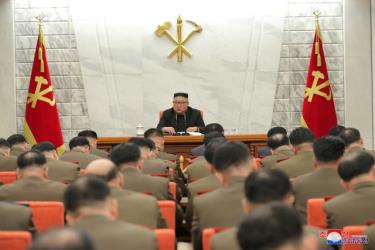 Nhà lãnh đạo Kim Jong-un chủ trì cuộc họp của Quân ủy Trung ương Triều Tiên ngày 24/2.
