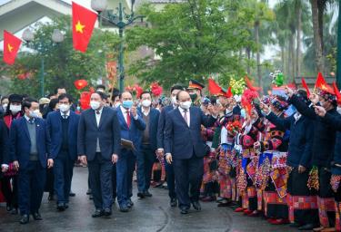 President Nguyen Xuan Phuc is welcomed by ethnic minority people at the festival in Hanoi on February 12.