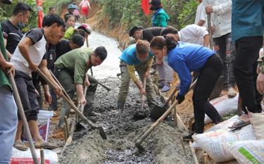 Thông qua các phong trào hoạt động của đoàn thanh niên, năm 2021, nhiều đoàn viên thanh niên ưu tú của huyện Trạm Tấu đã được kết nạp vào Đảng.