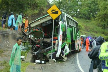 Tài xế lái xe bus là một trong những người thiệt mạng.