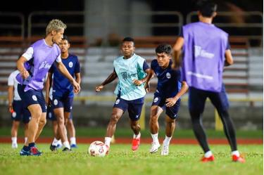 U23 Campuchia tập luyện cho trận ra quân trước U23 Brunei (Ảnh: Liên đoàn Bóng đá Campuchia).