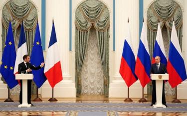 Tổng thống Pháp Macron và Tổng thống Nga Putin hôm 7/2 tại Moscow.