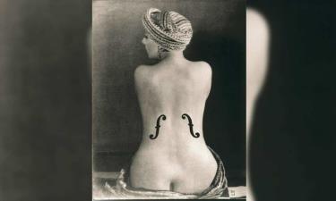 Bức ảnh Le Violon d'Ingres của nghệ sĩ siêu thực Man Ray. Ảnh: CNN
