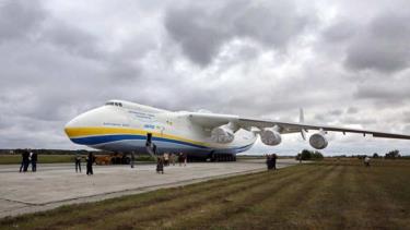 Hình ảnh máy bay lớn nhất thế giới Antonov AN-225.