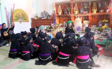 A Then training session of Muong Lo Thai people
