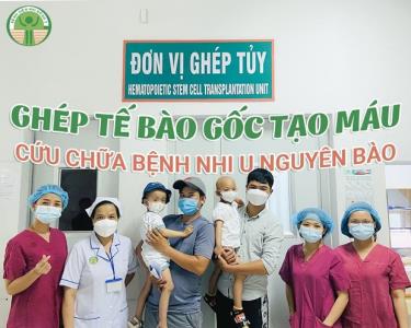 Niềm vui và hạnh phúc của đội ngũ bác sỹ, điều dưỡng khoa của gia đình các bé bệnh nhi sau khi kết thúc quá trình ghép tế bào gốc vào tháng 9/2022 vừa qua. (Nguồn: Bệnh viện Nhi đồng 2)
