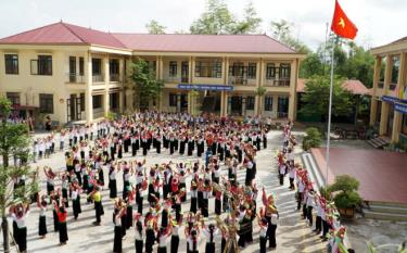 dafabet dang nhap sinh Trường THCS Phúc Sơn, thị xã Nghĩa Lộ tập thể dục giữa giờ.
