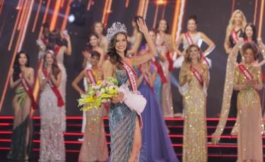 Người đẹp Brazil đoạt ngôi vị Hoa hậu Miss Charm - cuộc thi quốc tế đầu tiên do người Việt tổ chức.