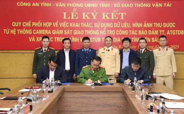 Lãnh đạo Công an tỉnh, Văn phòng UBND tỉnh, Sở Giao thông vận tải ký kết Quy chế phối hợp.
