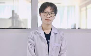 Bảo Châu tại phòng thí nghiệm của trường Đại học Khoa học và Công nghệ Hà Nội, tháng 1/2022.