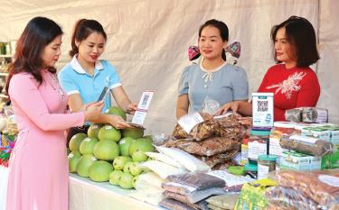 Phương thức thanh toán không dùng tiền mặt trong mua bán sản phẩm hàng hóa ngày một gia tăng.