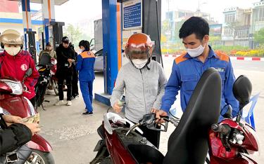 Công ty Xăng dầu Yên Bái hiện có 35 cửa hàng. Kết thúc năm 2023, sản lượng bán ra xăng dầu của Công ty đạt 63.145 m3, tấn.