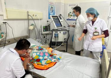 Điều trị cho dafabet link nhi nhiễm virus RSV tại dafabet link viện dafabet link nhiệt đới Trung ương.