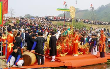 Đền Đông Cuông là điểm đến hấp dẫn của đông đảo nhân dân và du khách thập phương trong hành trình du lịch văn hóa tâm linh dịp đầu xuân năm mới.