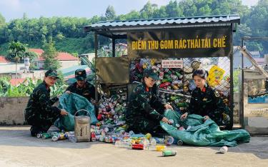 Mô hình thu gom rác thải tái chế của Đại úy Đoàn Thị Hạnh.